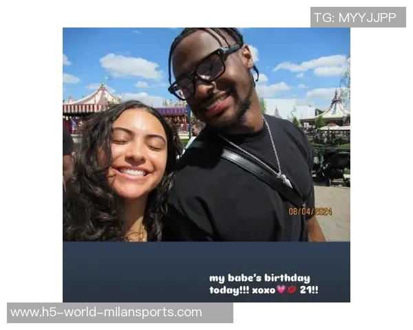 女友甜蜜发合照庆祝布朗尼21岁生日布朗尼感动转发感谢宝贝 女友甜蜜发合照庆祝布朗尼21岁生日布朗尼感动转发感谢宝贝