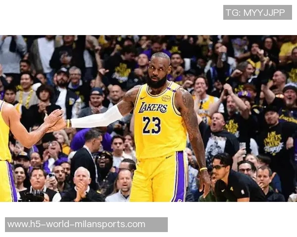 詹姆斯夫妇亲临现场支持洛杉矶道奇队精彩比赛未赴客场 詹姆斯夫妇亲临现场支持洛杉矶道奇队精彩比赛未赴客场