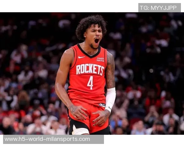 小卡复出状态良好半场8投4中贡献12分2篮板1助攻