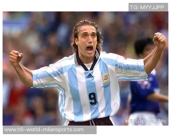 阿根廷足球传奇巴蒂与肯佩斯同框共庆世界杯抽签盛典